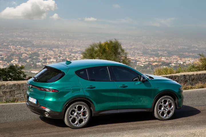 alfa romeo tonale plug in hybrid q4 dynamic 5