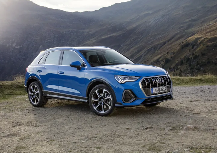 audi q3 2022 blu