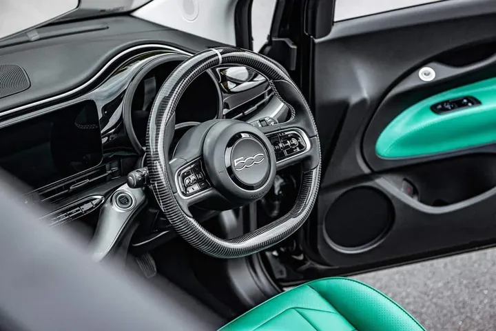 Interni Fiat 500e C Kahn