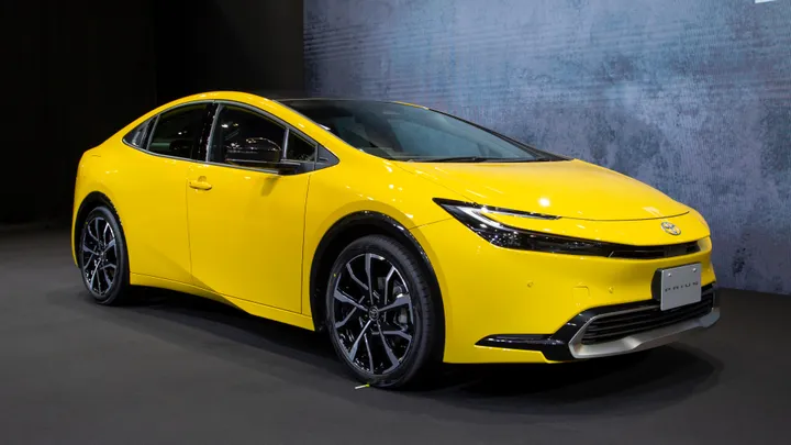 Nuova-Toyota-Prius-2023-frontale-wide