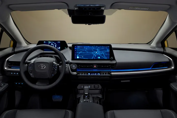 nuova toyota prius 2023 interni