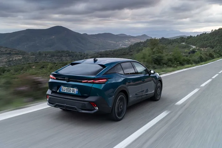Peugeot 408