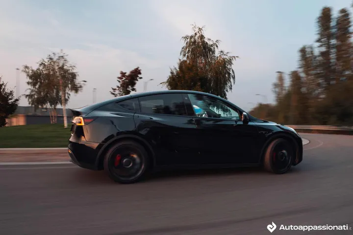 tesla model y performance 08