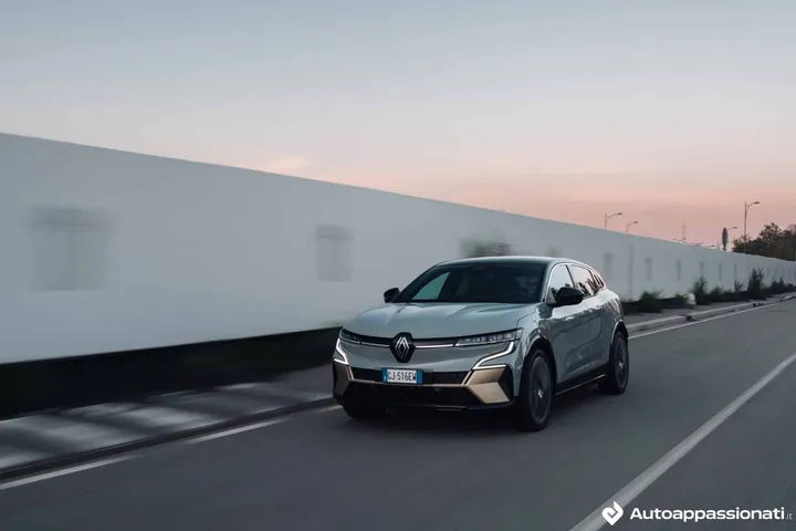 dinamica renault megane e-tech