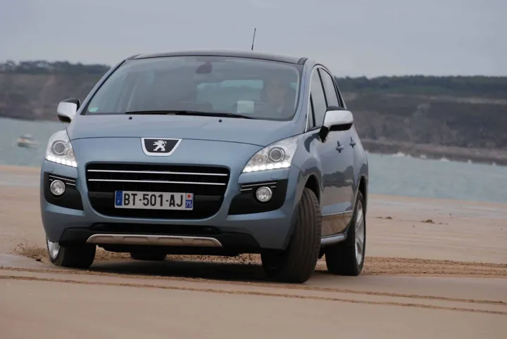 auto diesel ibride peugeot 3008 hybrid4