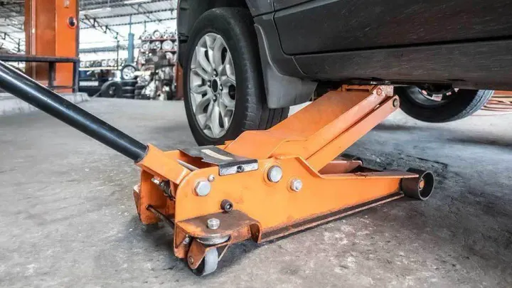 cric a carrello arancione