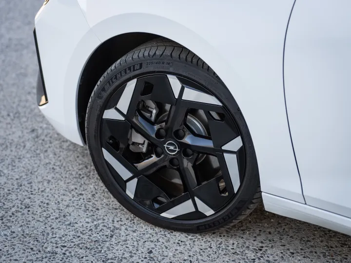 Opel Astra GSe