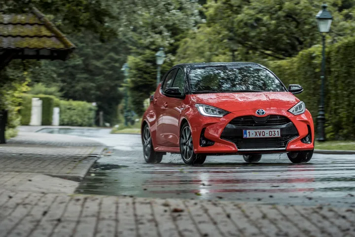 toyota yaris 2023 auto full hybrid