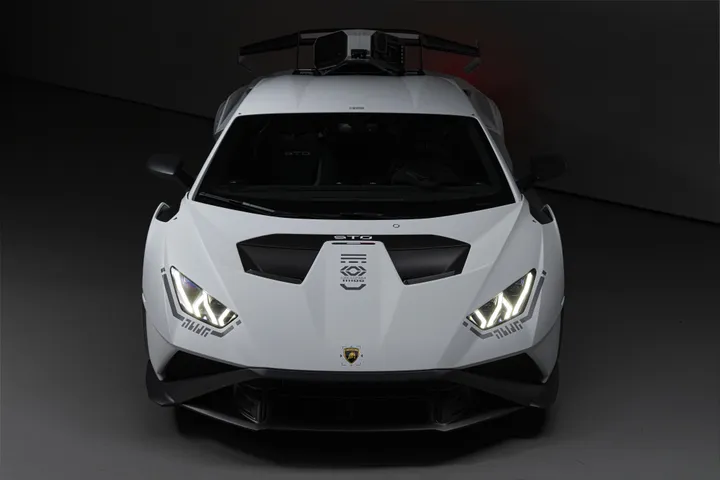 Frontale Lamborghini STO cyberpunk