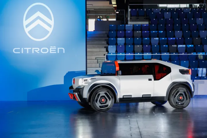 Citroen Oli laterale pieno presentazione