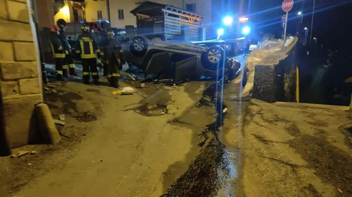 Demonte A6 ribaltata