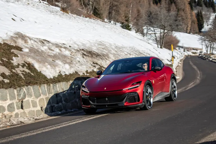ferrari purosangue prova su strada
