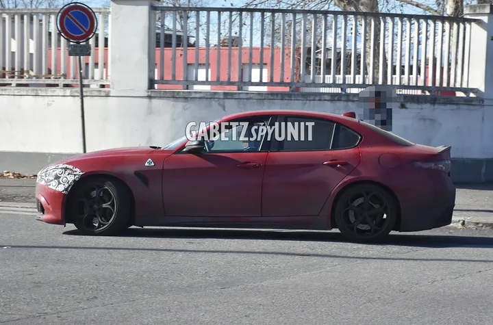 giulia quadrifoglio 2023 lato