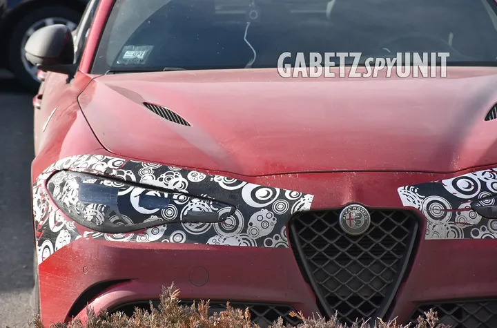giulia quadrifoglio 2023 proiettori