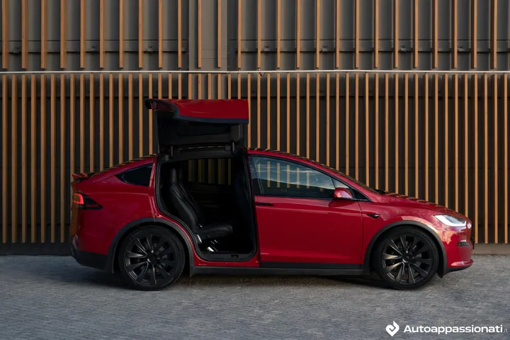 apertura falcon wings tesla model x plaid
