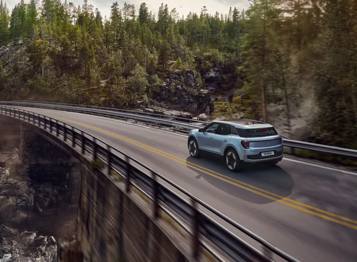 Ford-Explorer-EV-guida