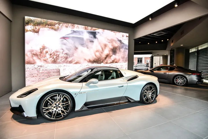 Maserati_Nuovo Concept Store_Torino_MC20 Cielo