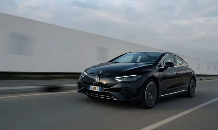 Mercedes.Benz EQE auto elettrica peso