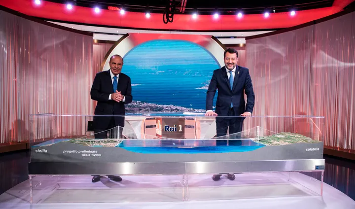 salvini vespa ponte