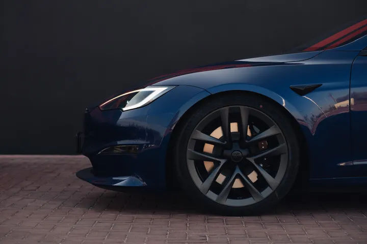 Tesla MOdel S Plaid Michelin