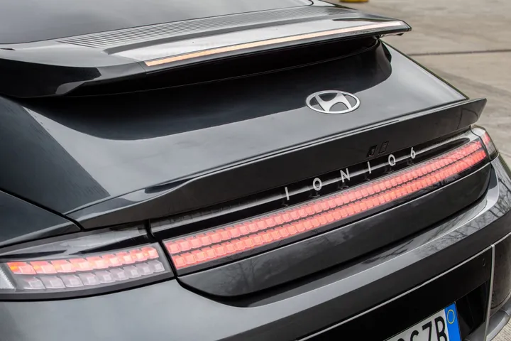 lato b hyundai Ioniq 6