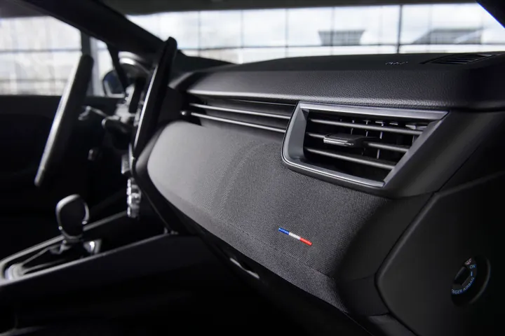 Renault Clio 2023 tessuto riciclato