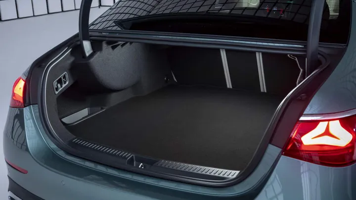 bagagliaio mercedes classe e 2023 