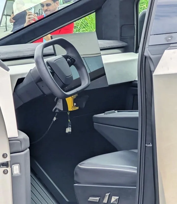 tesla cybertruck 3