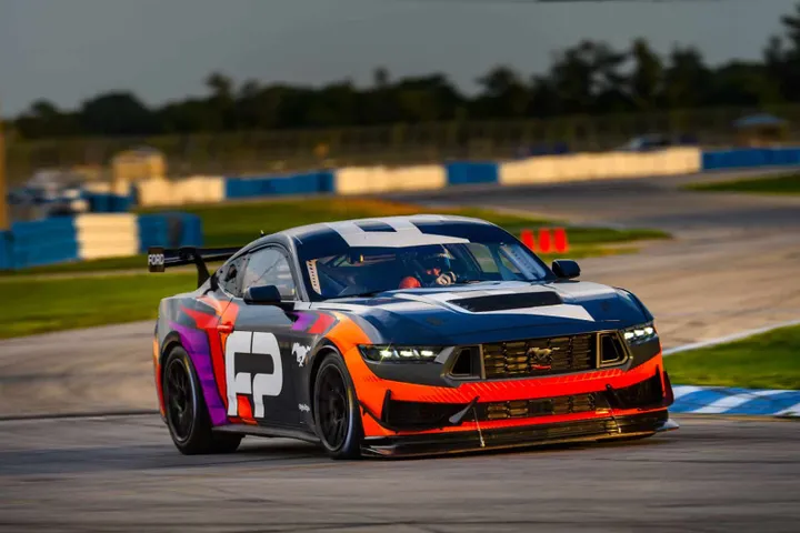 ford mustang gt4