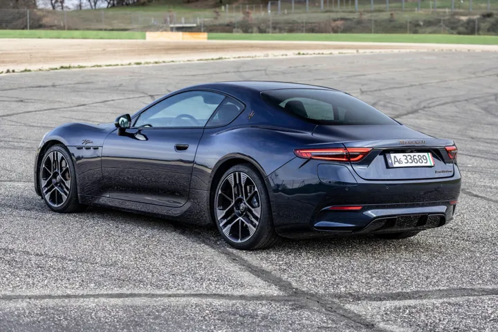 maserati granturismo folgore blu nobile 17