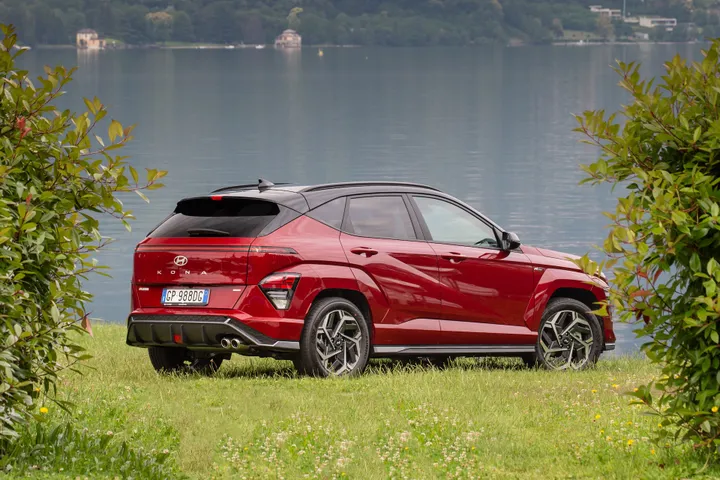 hyundai kona 2023 hybrid posteriore