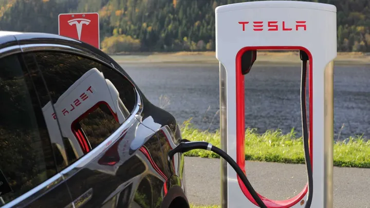 supercharger tesla ricarica auto