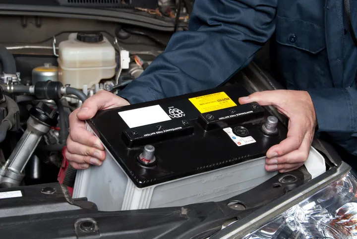 batteria auto sostituzione
