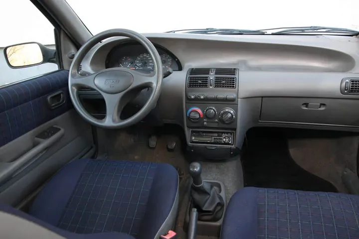 fiat punto 176 interni