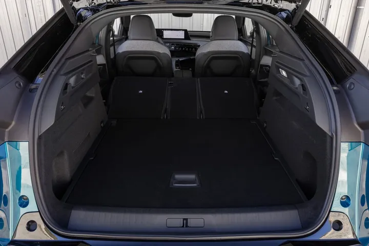 peugeot e3008 cotytestdrive 2311tc024