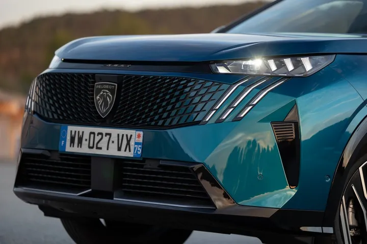 peugeot e3008 cotytestdrive 2311tc050