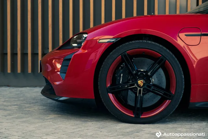 porsche taycan gts 13
