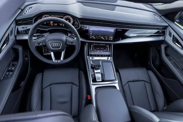audi q8 interni