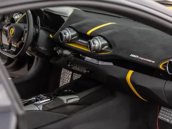 interni ferrari asta