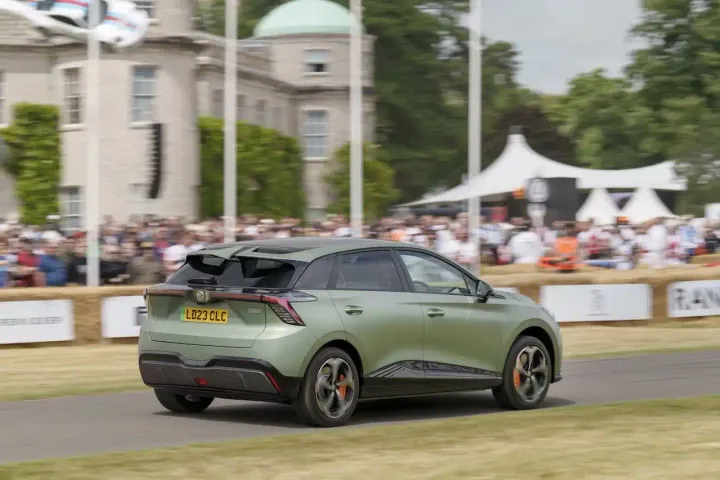 mg 4 xpower goodwood dietro