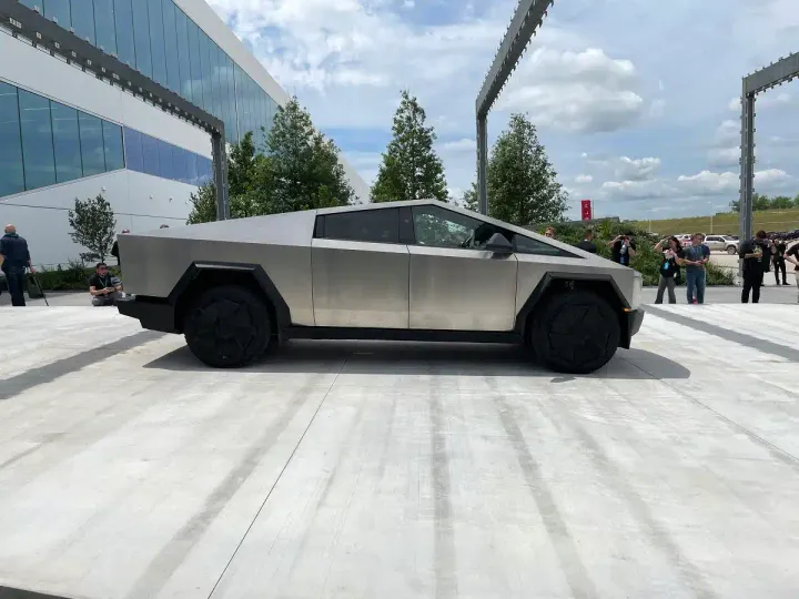 TEsla consegna