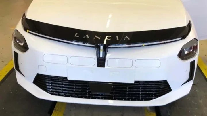 front lancia ypsilon