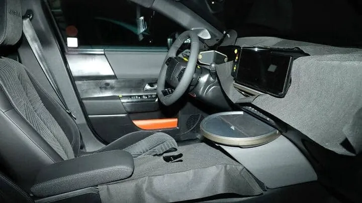 interni ypsilon 2024