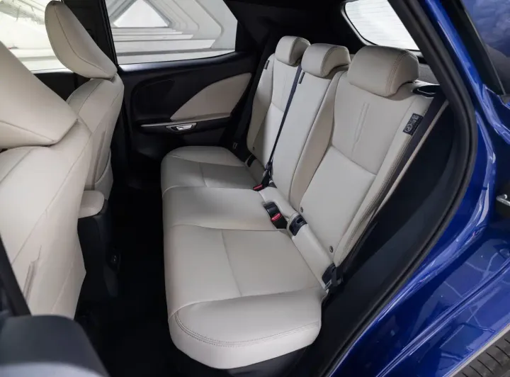 spazio seconda fila Lexus LBX