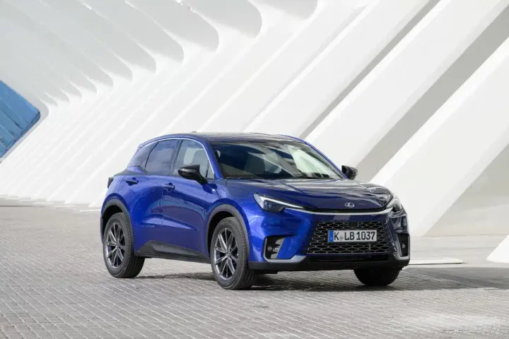 lexus lbx recensione