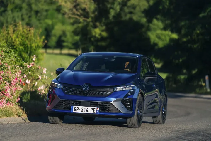 renault clio e tech 2024 guida restyling