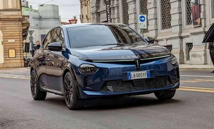 lancia ypsilon 2024