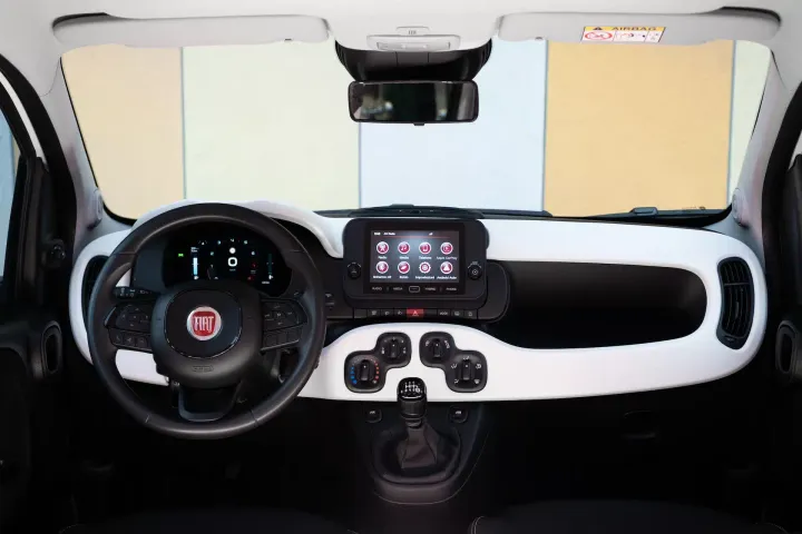 FIAT Pandina interni infotainment CarPlay panda ibrida