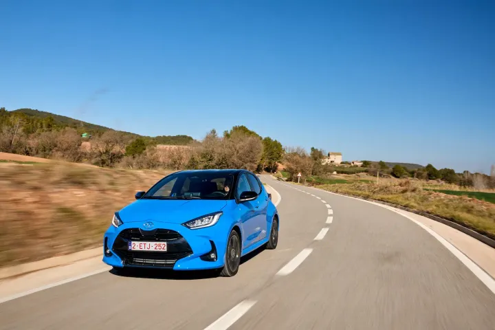 toyota yaris 2024 dinamica frontale