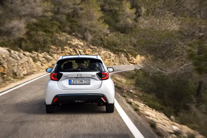 mazda2 hybrid 2024 co
